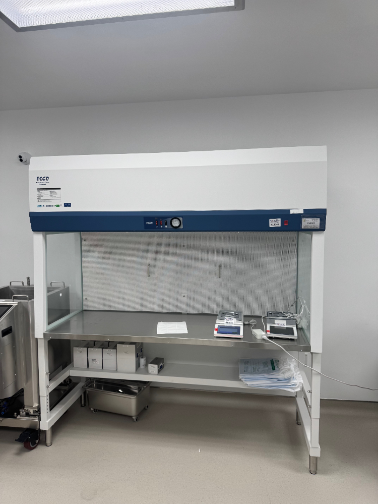 Image of ESCO 6' Laminar Flow Cabinet